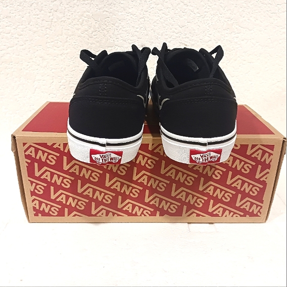 Vans - Picture 2 of 4